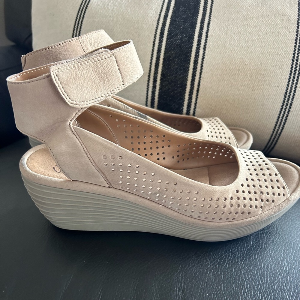 Clarkes Beige wedges